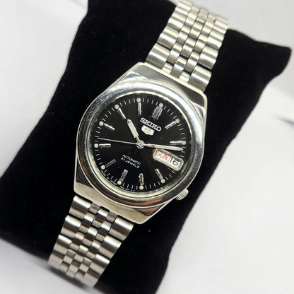 Vintage 1981 Original Seiko 5 Automatic 7S26-0290 Black face 21 Jewels Day-Date Japanese Men's Wrist Watch OG215