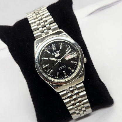 Vintage 1981 Original Seiko 5 Automatic 7S26-0290 Black face 21 Jewels Day-Date Japanese Men's Wrist Watch OG215