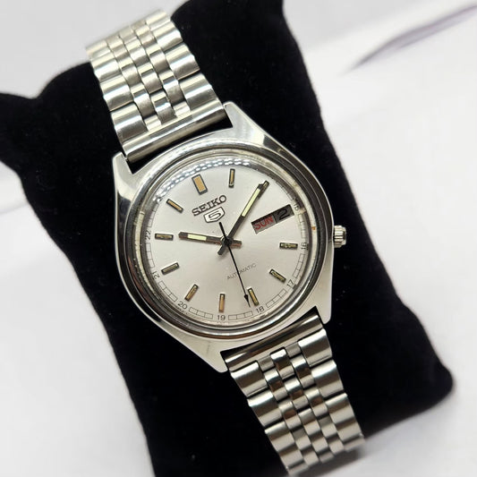 Vintage 1981 Original Seiko 5 Automatic 7009-4020 Silver face 17 Jewels Day-Date Japanese Men's Wrist Watch OG216