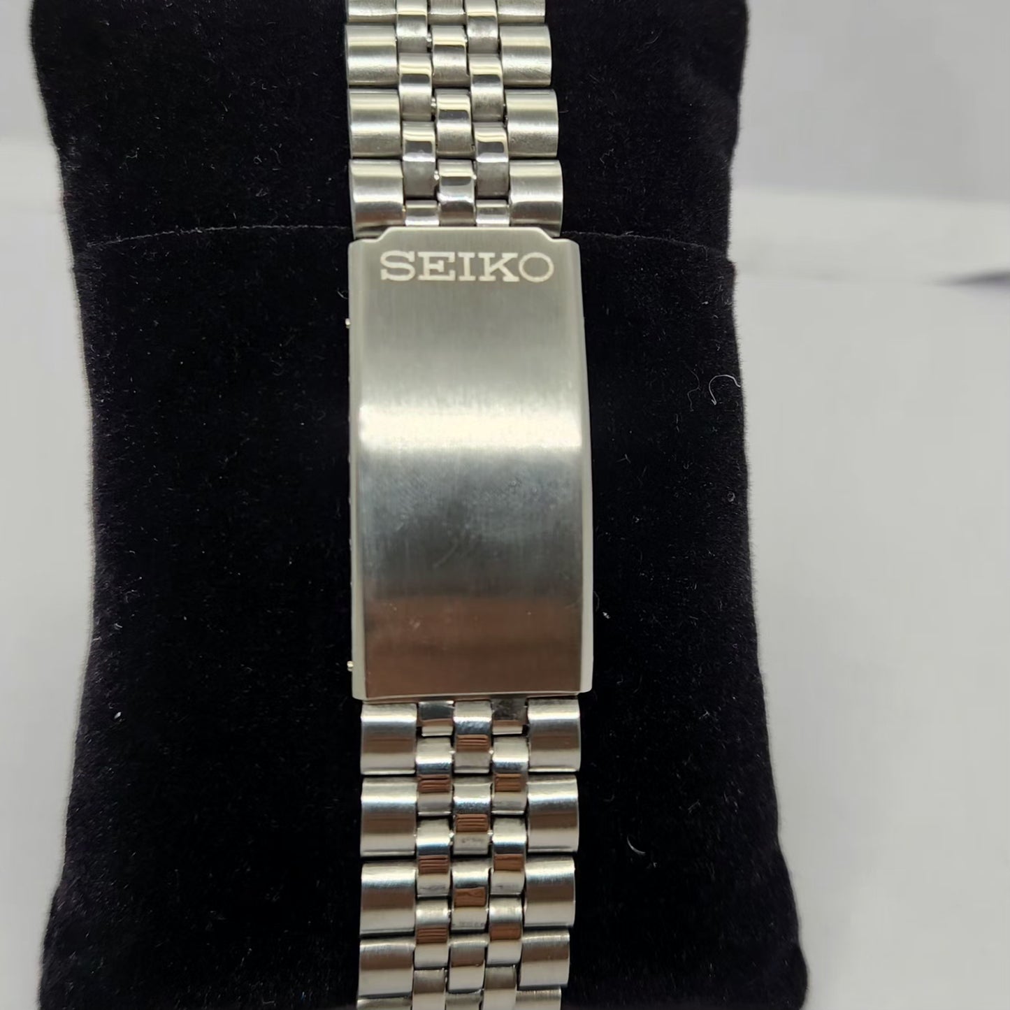 Vintage 1974 Original Seiko 5 Automatic 7019-8150 Silver face 17 Jewels Day-Date Japanese Men's Wrist Watch OG218