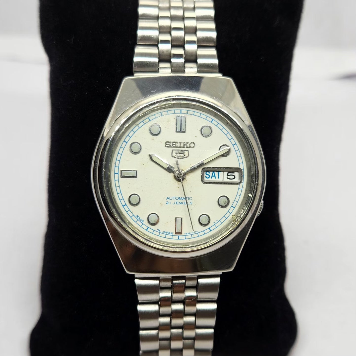 Vintage 1981 Original Seiko 5 Automatic 7s26-7030 White face 21 Jewels Day-Date Japanese Men's Wrist Watch OG220