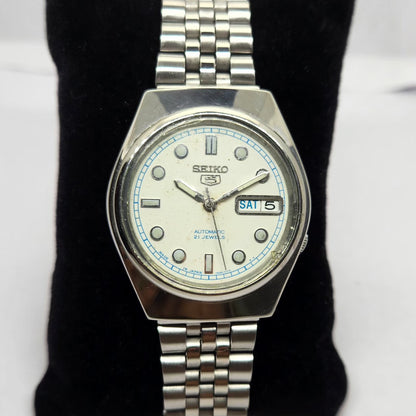 Vintage 1981 Original Seiko 5 Automatic 7s26-7030 White face 21 Jewels Day-Date Japanese Men's Wrist Watch OG220