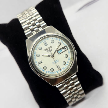 Vintage 1981 Original Seiko 5 Automatic 7s26-7030 White face 21 Jewels Day-Date Japanese Men's Wrist Watch OG220