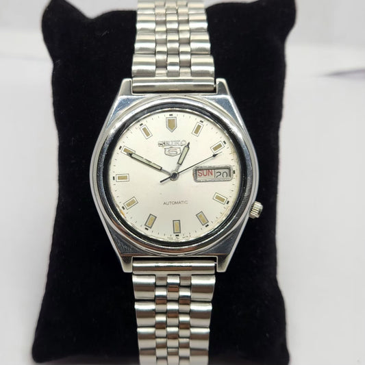Vintage 1981 Original Seiko 5 Automatic 7009-3071 Silver face 17 Jewels Day-Date Japanese Men's Wrist Watch OG221