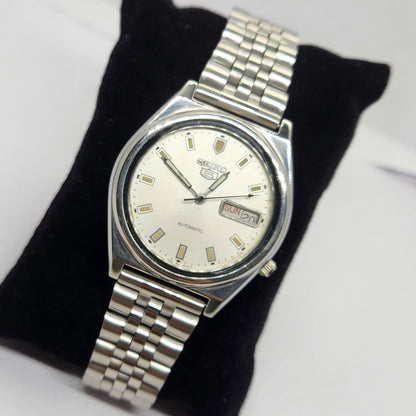 Vintage 1981 Original Seiko 5 Automatic 7009-3071 Silver face 17 Jewels Day-Date Japanese Men's Wrist Watch OG221