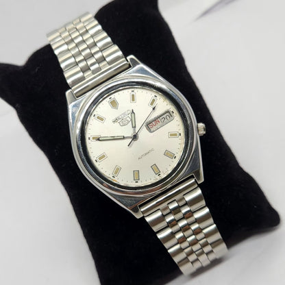 Vintage 1981 Original Seiko 5 Automatic 7009-3071 Silver face 17 Jewels Day-Date Japanese Men's Wrist Watch OG221