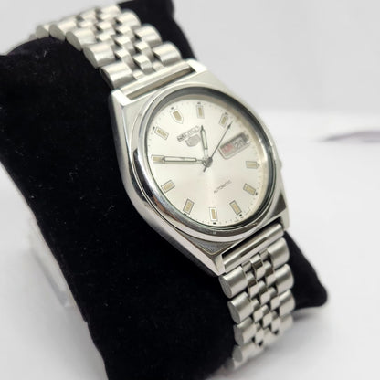 Vintage 1981 Original Seiko 5 Automatic 7009-3071 Silver face 17 Jewels Day-Date Japanese Men's Wrist Watch OG221