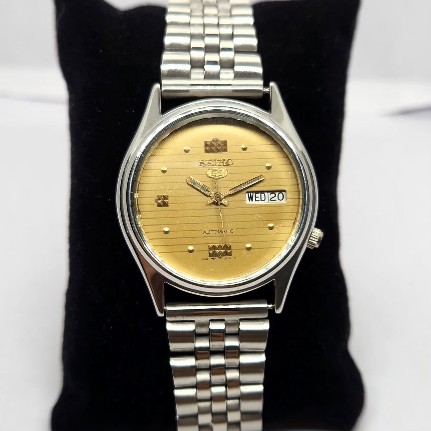 Vintage 1981 Original Seiko 5 Automatic 7009-3100 Gold face 17 Jewels Day-Date Japanese Men's Wrist Watch OG225