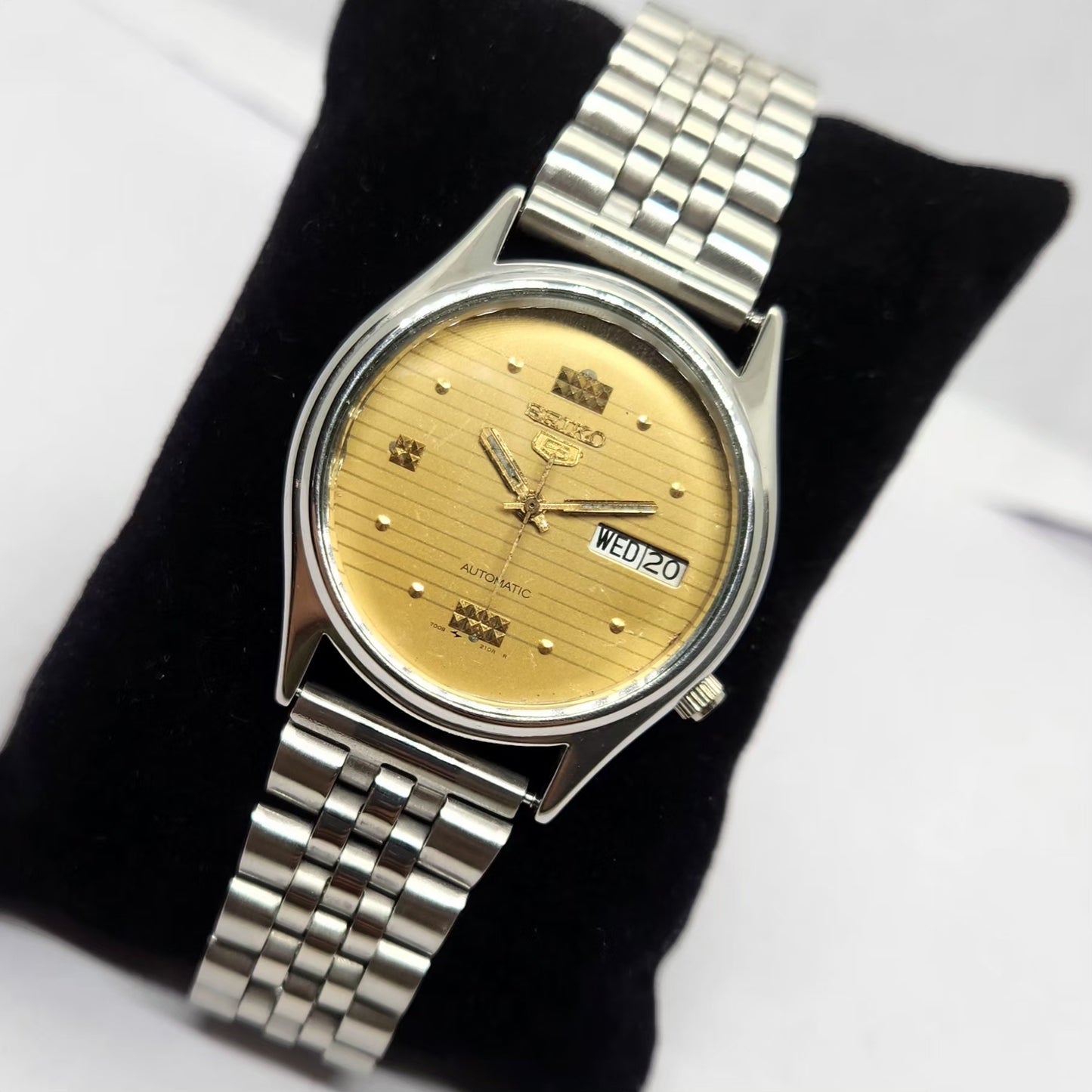 Vintage 1981 Original Seiko 5 Automatic 7009-3100 Gold face 17 Jewels Day-Date Japanese Men's Wrist Watch OG225