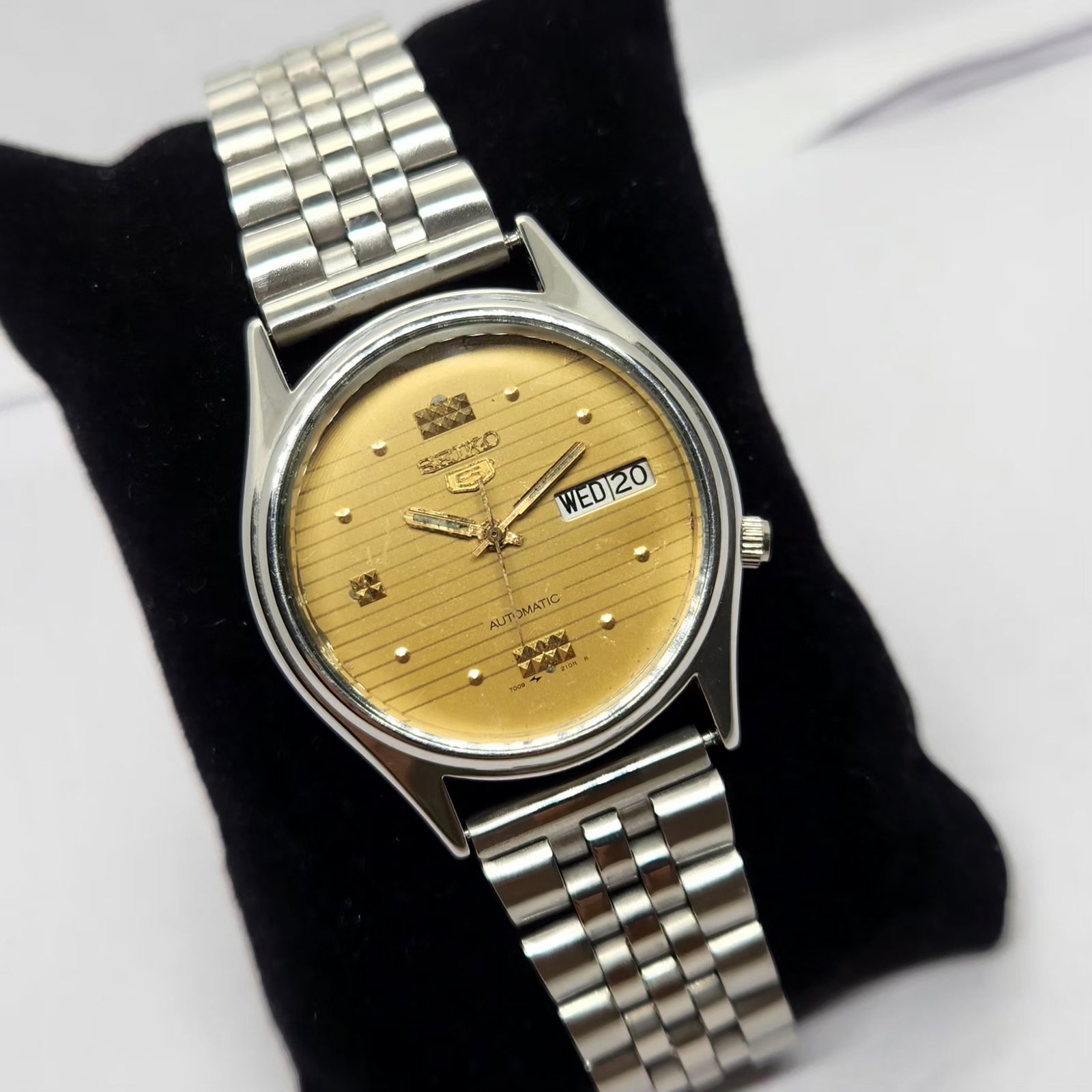 Vintage 1981 Original Seiko 5 Automatic 7009-3100 Gold face 17 Jewels Day-Date Japanese Men's Wrist Watch OG225