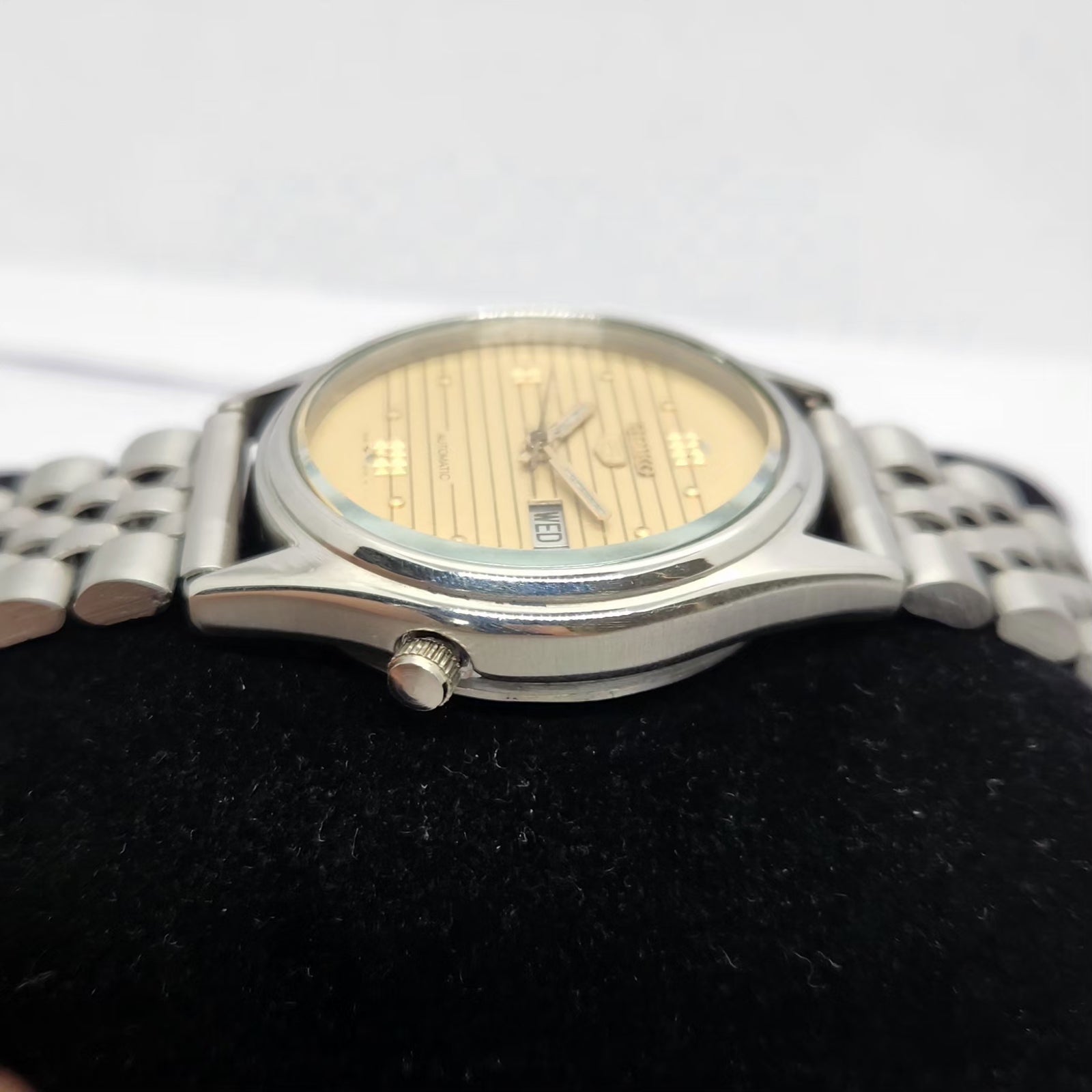 Vintage 1981 Original Seiko 5 Automatic 7009-3100 Gold face 17 Jewels Day-Date Japanese Men's Wrist Watch OG225