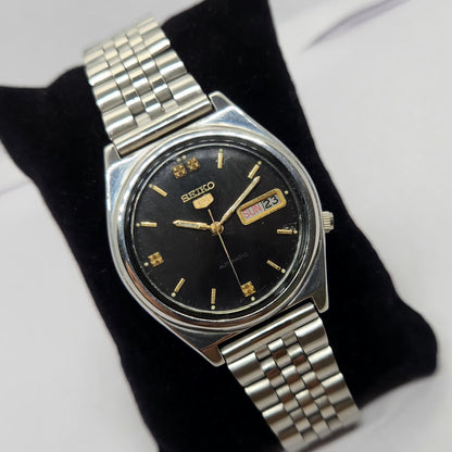 Vintage 1985 Original Seiko 5 Automatic 7009-3070 Black face 17 Jewels Day-Date Japanese Men's Wrist Watch OG226