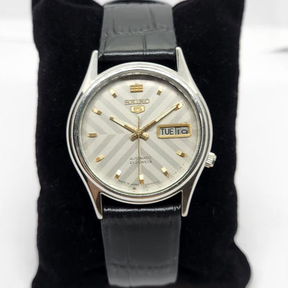 Vintage 1981 Original Seiko 5 Automatic 7009-3101 Silver face 17 Jewels Day-Date Japanese Men's Wrist Watch OG233