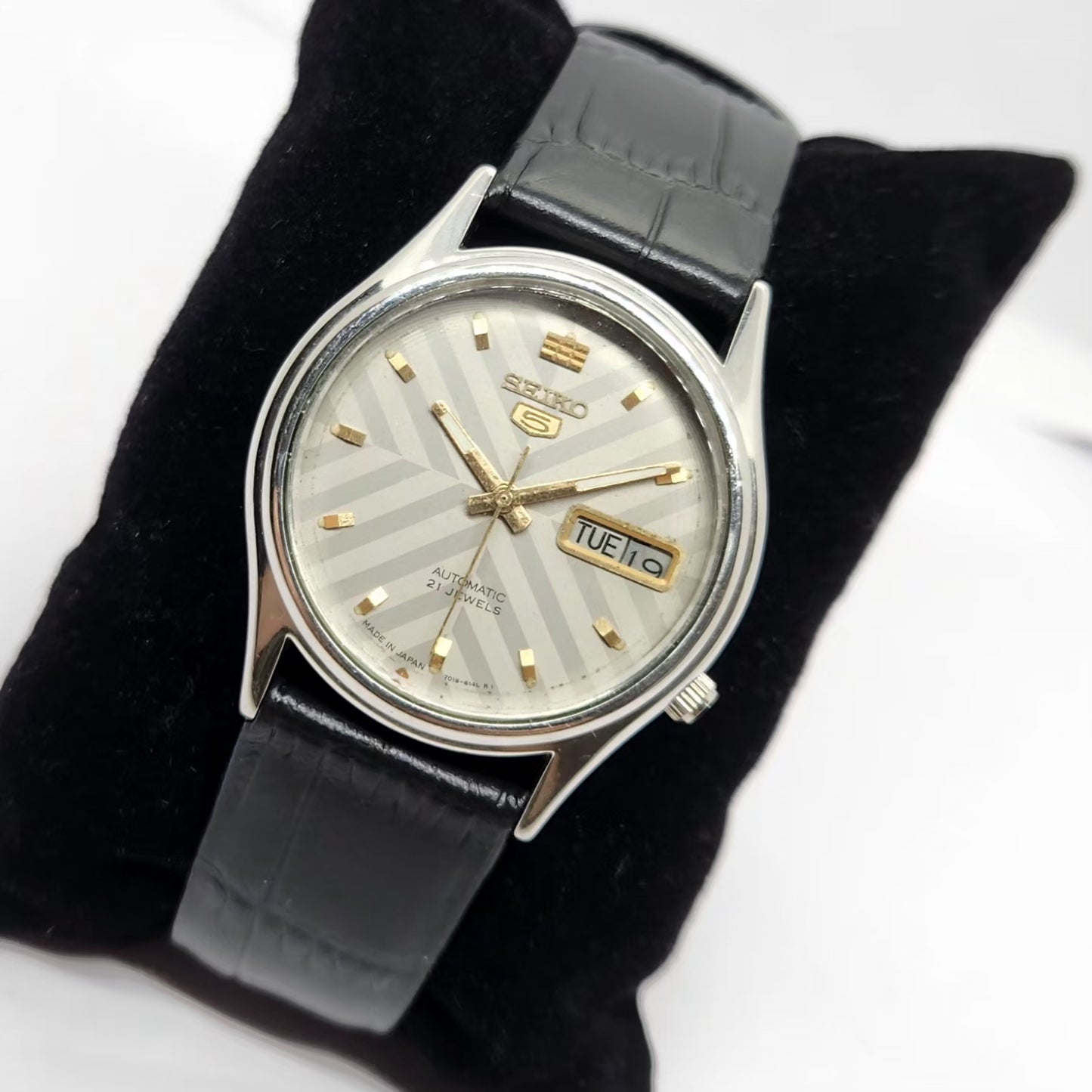 Vintage 1981 Original Seiko 5 Automatic 7009-3101 Silver face 17 Jewels Day-Date Japanese Men's Wrist Watch OG233