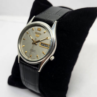 Vintage 1981 Original Seiko 5 Automatic 7009-3101 Silver face 17 Jewels Day-Date Japanese Men's Wrist Watch OG233