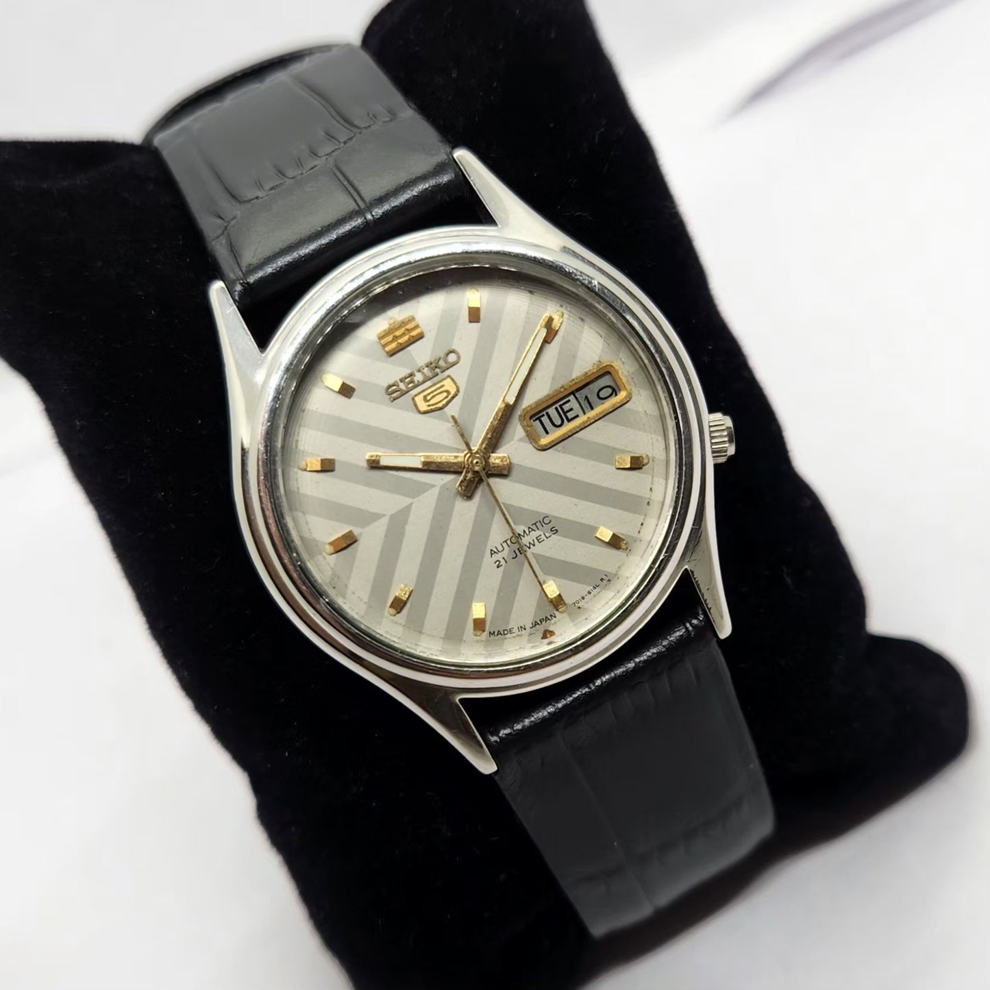 Vintage 1981 Original Seiko 5 Automatic 7009-3101 Silver face 17 Jewels Day-Date Japanese Men's Wrist Watch OG233