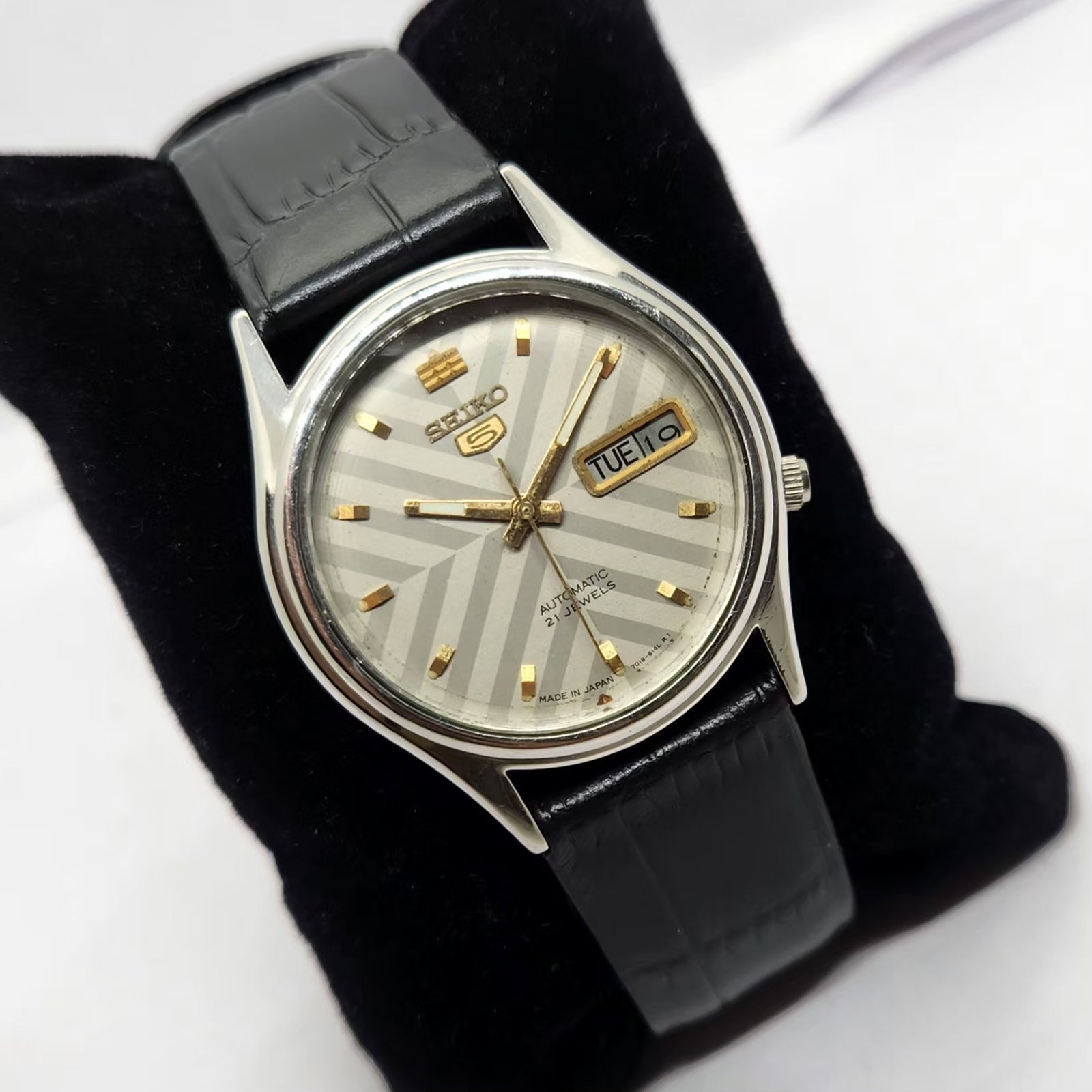 Vintage 1981 Original Seiko 5 Automatic 7009-3101 Silver face 17 Jewels Day-Date Japanese Men's Wrist Watch OG233