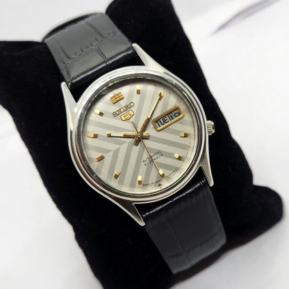Vintage 1981 Original Seiko 5 Automatic 7009-3101 Silver face 17 Jewels Day-Date Japanese Men's Wrist Watch OG233