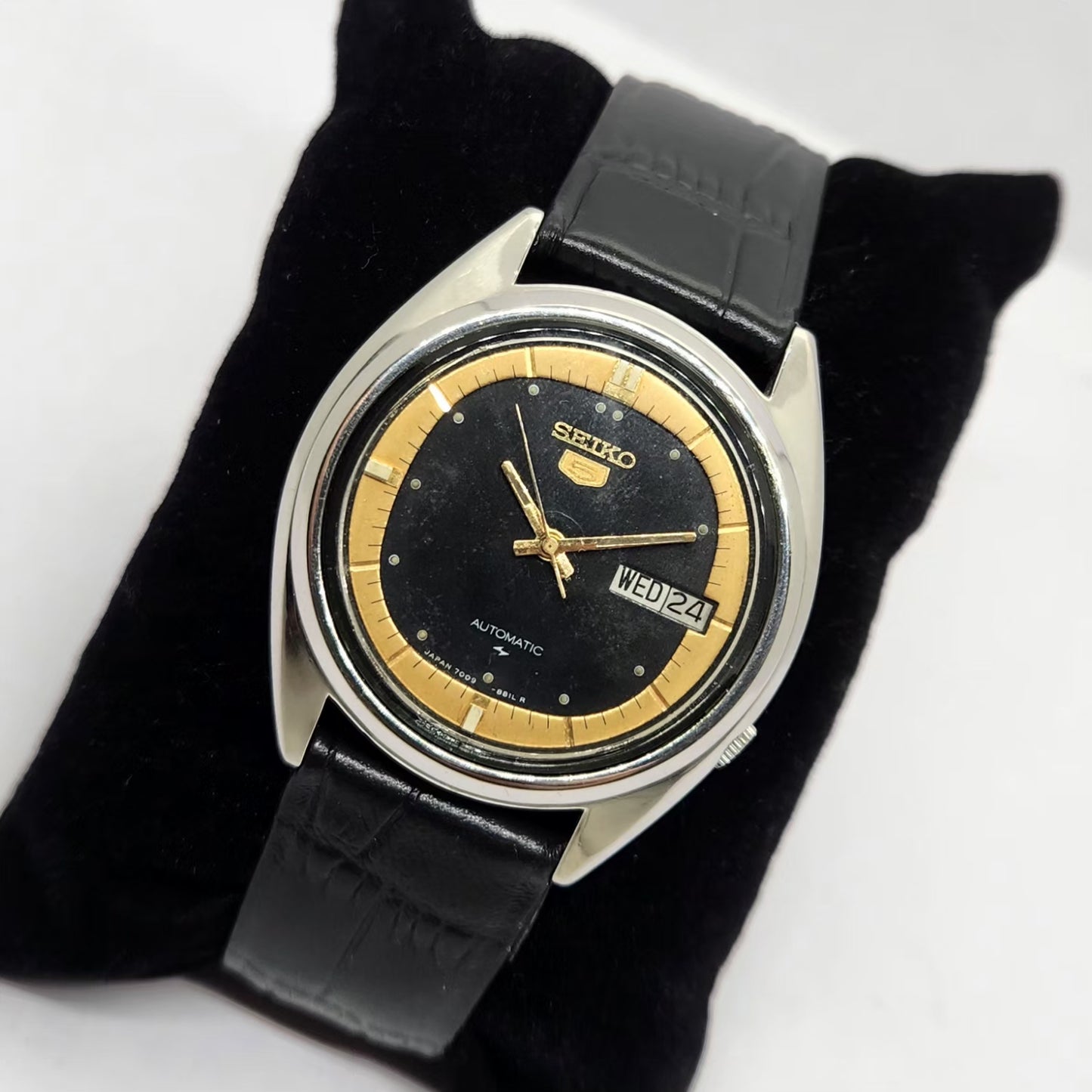 Vintage 1977 Original Seiko 5 Automatic 7009-3040 Black face 17 Jewels Day-Date Japanese Men's Wrist Watch OG234