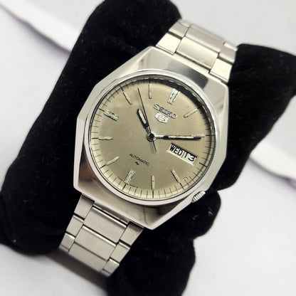 Vintage 1983 Original Seiko 5 Automatic 7009-8830 Grey face 17 Jewels Day-Date Japanese Men's Wrist Watch OG235