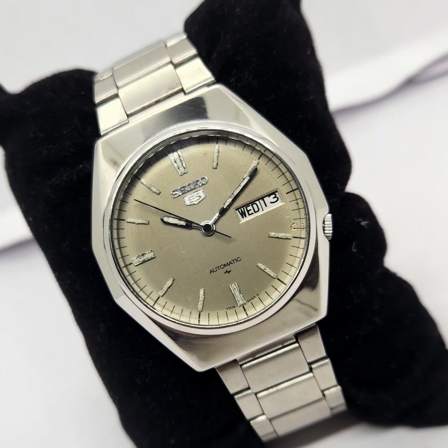 Vintage 1983 Original Seiko 5 Automatic 7009-8830 Grey face 17 Jewels Day-Date Japanese Men's Wrist Watch OG235