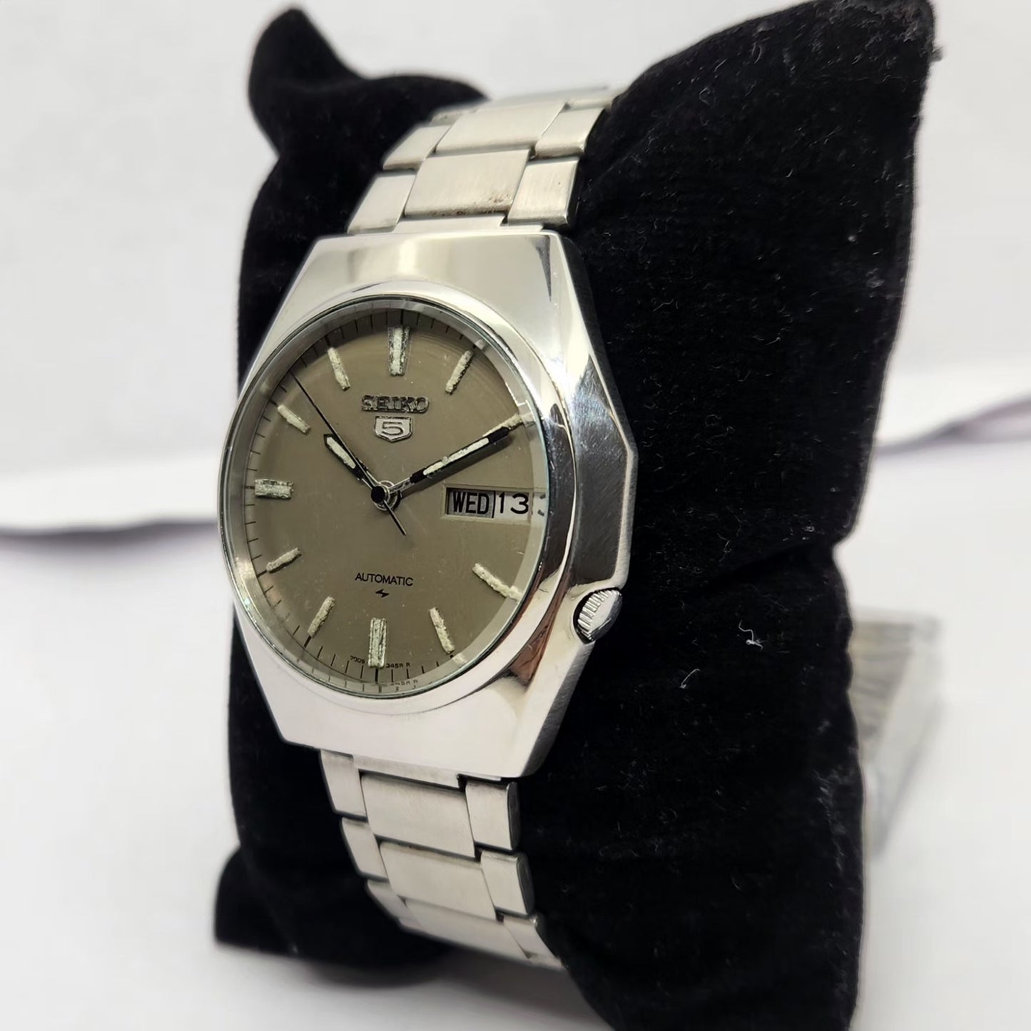 Vintage 1983 Original Seiko 5 Automatic 7009-8830 Grey face 17 Jewels Day-Date Japanese Men's Wrist Watch OG235