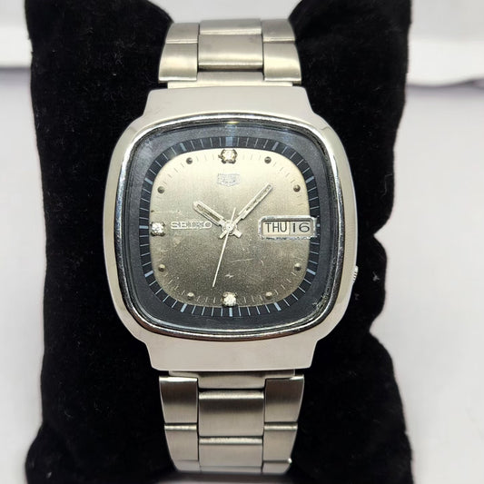 Vintage 1981 Original Seiko 5 Automatic 7009-5190 Silver face 17 Jewels Day-Date Japanese Men's Wrist Watch OG236