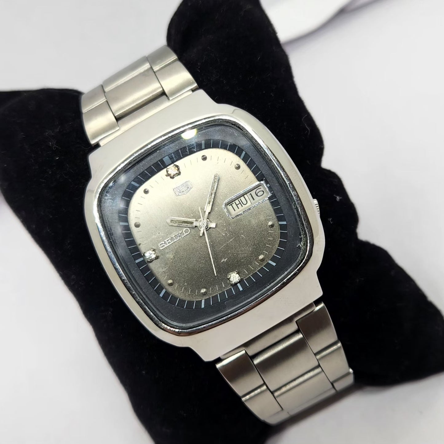 Vintage 1981 Original Seiko 5 Automatic 7009-5190 Silver face 17 Jewels Day-Date Japanese Men's Wrist Watch OG236