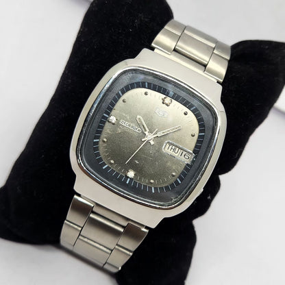 Vintage 1981 Original Seiko 5 Automatic 7009-5190 Silver face 17 Jewels Day-Date Japanese Men's Wrist Watch OG236