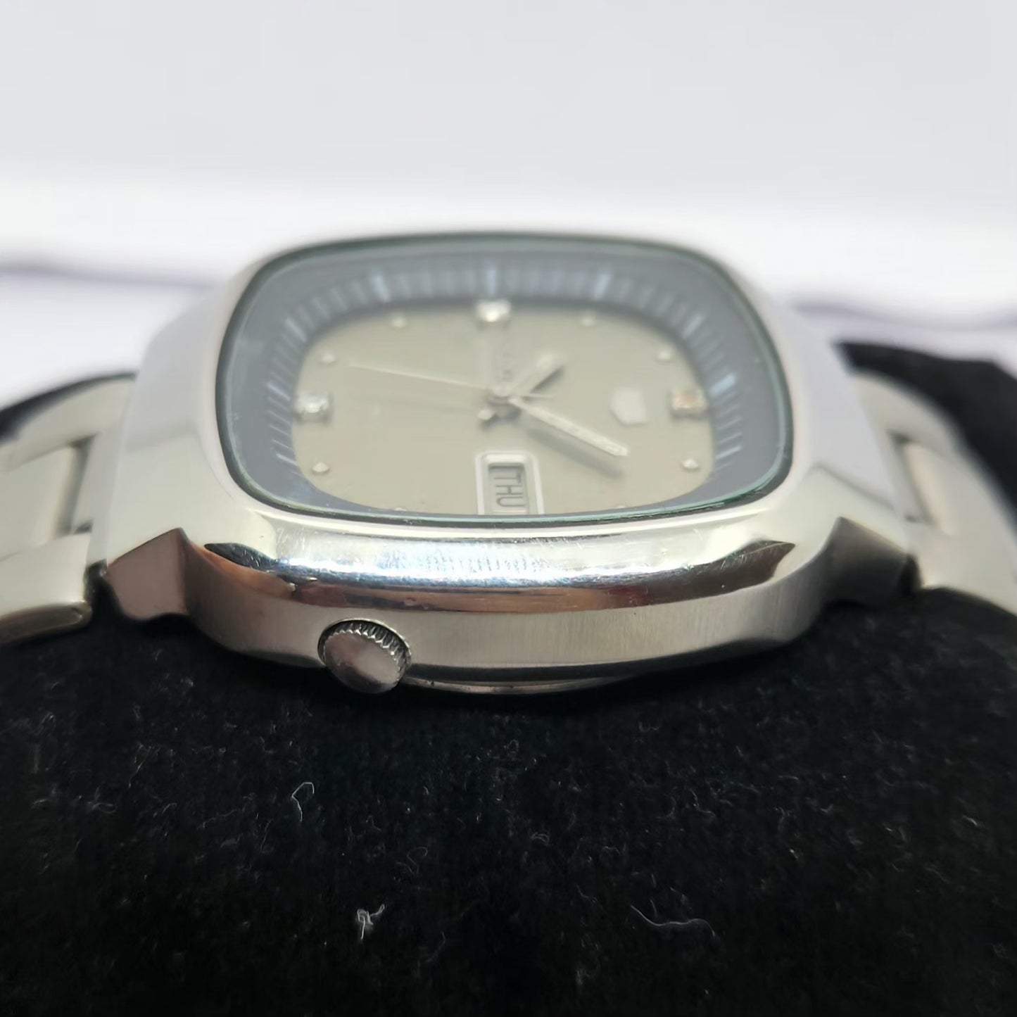 Vintage 1981 Original Seiko 5 Automatic 7009-5190 Silver face 17 Jewels Day-Date Japanese Men's Wrist Watch OG236