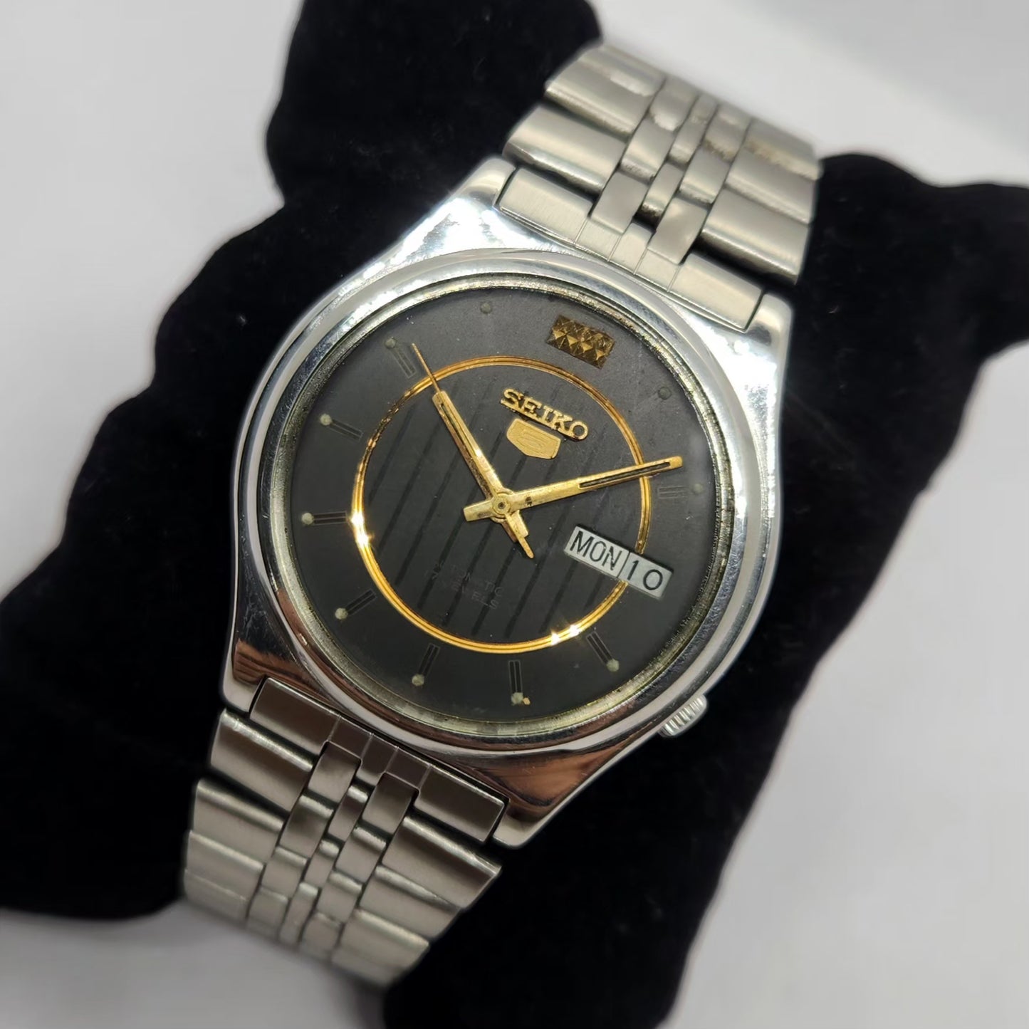 Vintage 1982 Original Seiko 5 Automatic 7009-3171 Black face 17 Jewels Day-Date Japanese Men's Wrist Watch OG241