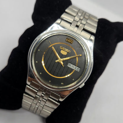 Vintage 1982 Original Seiko 5 Automatic 7009-3171 Black face 17 Jewels Day-Date Japanese Men's Wrist Watch OG241