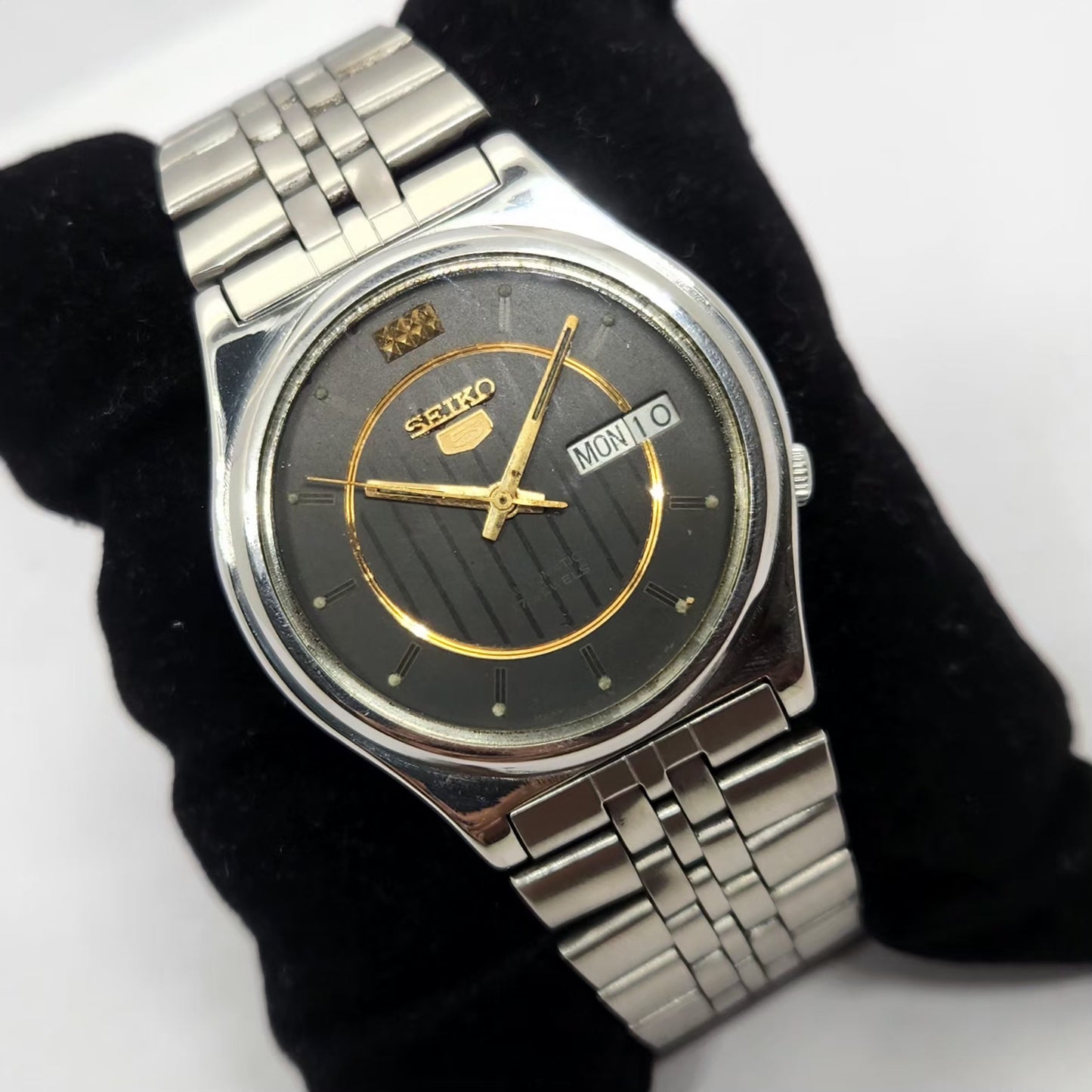 Vintage 1982 Original Seiko 5 Automatic 7009-3171 Black face 17 Jewels Day-Date Japanese Men's Wrist Watch OG241