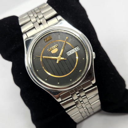 Vintage 1982 Original Seiko 5 Automatic 7009-3171 Black face 17 Jewels Day-Date Japanese Men's Wrist Watch OG241