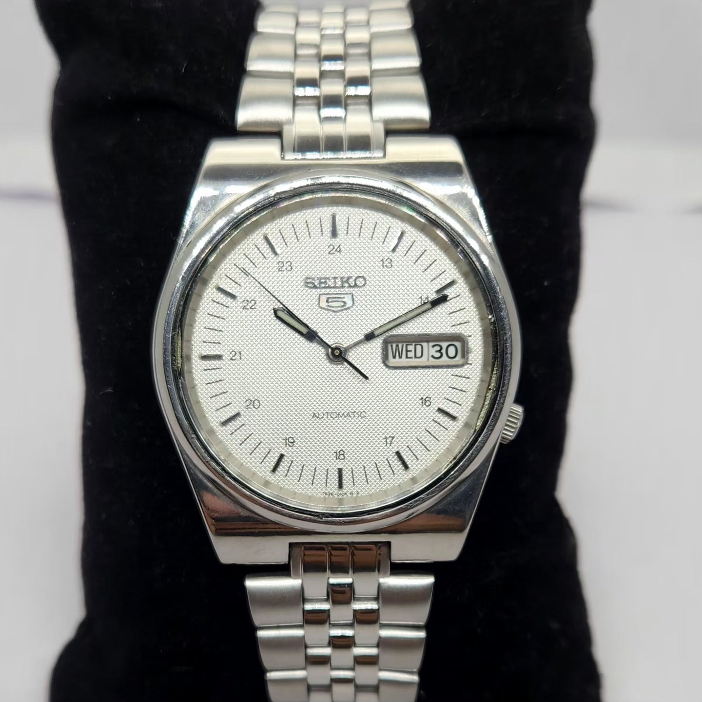 Vintage 1997 Original Seiko 5 Automatic 7S26-8760 Silver face 21 Jewels Day-Date Japanese Men's Wrist Watch OG250