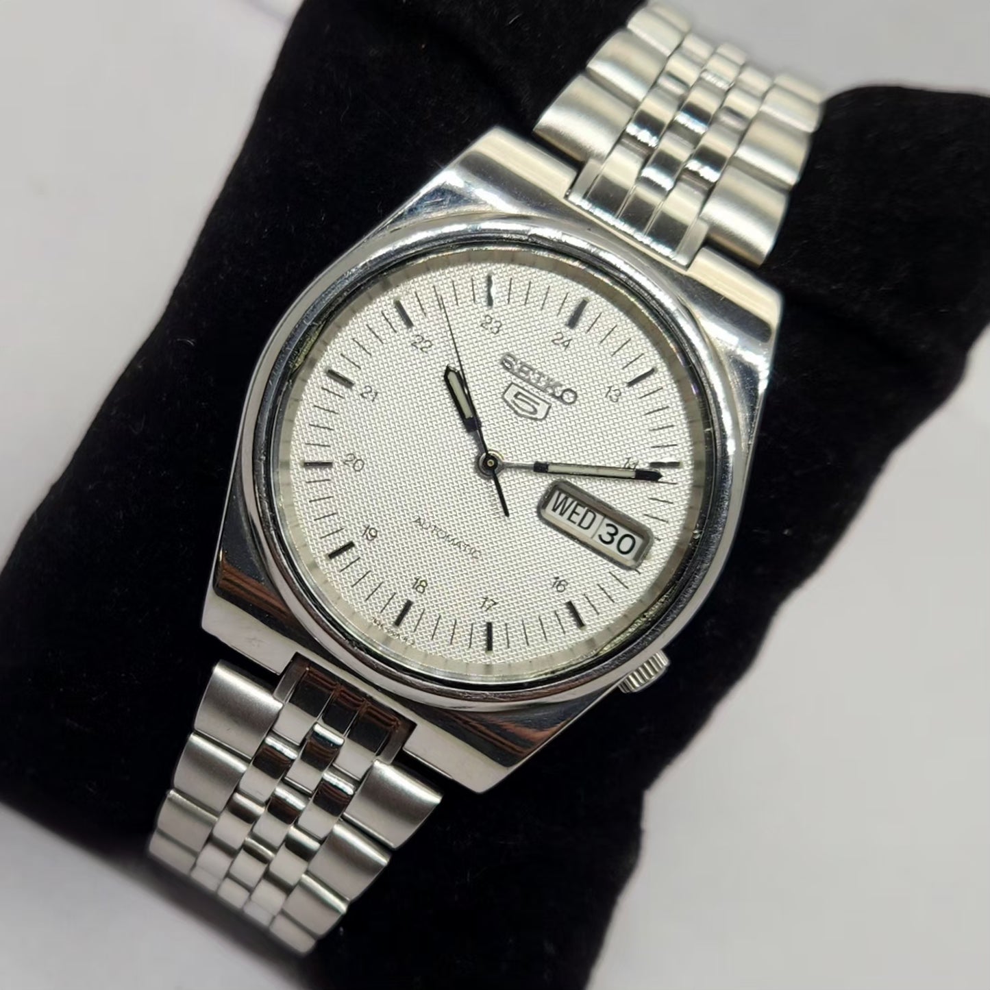 Vintage 1997 Original Seiko 5 Automatic 7S26-8760 Silver face 21 Jewels Day-Date Japanese Men's Wrist Watch OG250