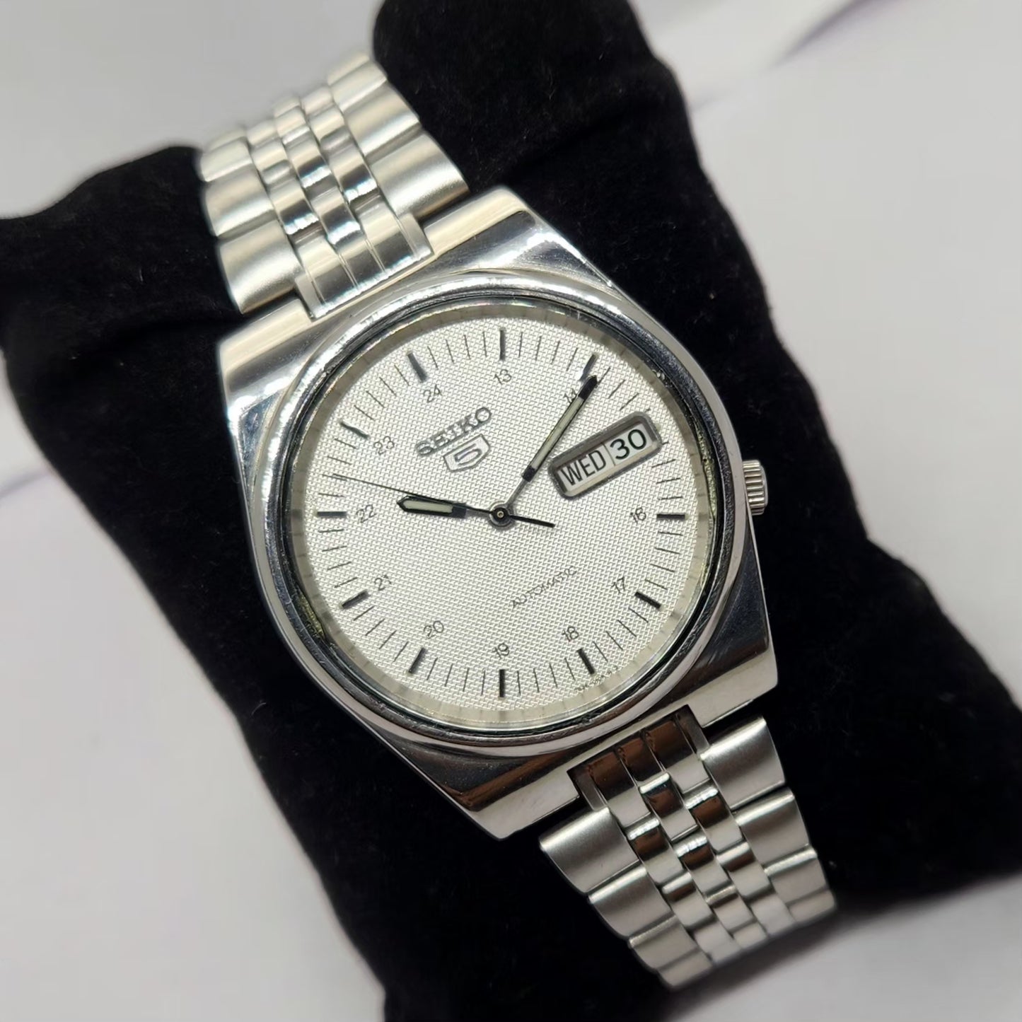 Vintage 1997 Original Seiko 5 Automatic 7S26-8760 Silver face 21 Jewels Day-Date Japanese Men's Wrist Watch OG250