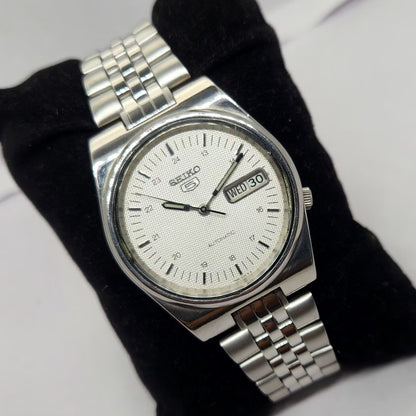 Vintage 1997 Original Seiko 5 Automatic 7S26-8760 Silver face 21 Jewels Day-Date Japanese Men's Wrist Watch OG250