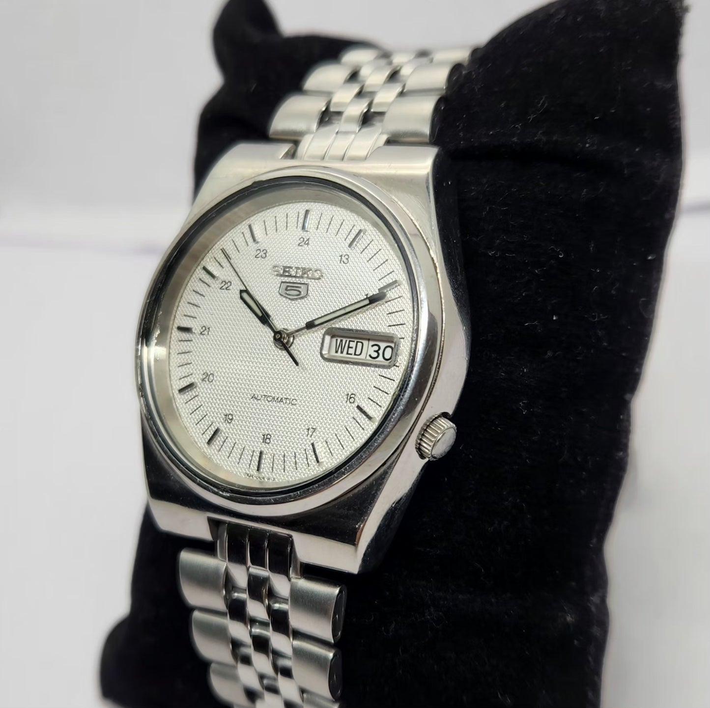 Vintage 1997 Original Seiko 5 Automatic 7S26-8760 Silver face 21 Jewels Day-Date Japanese Men's Wrist Watch OG250
