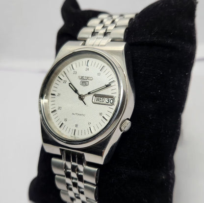 Vintage 1997 Original Seiko 5 Automatic 7S26-8760 Silver face 21 Jewels Day-Date Japanese Men's Wrist Watch OG250