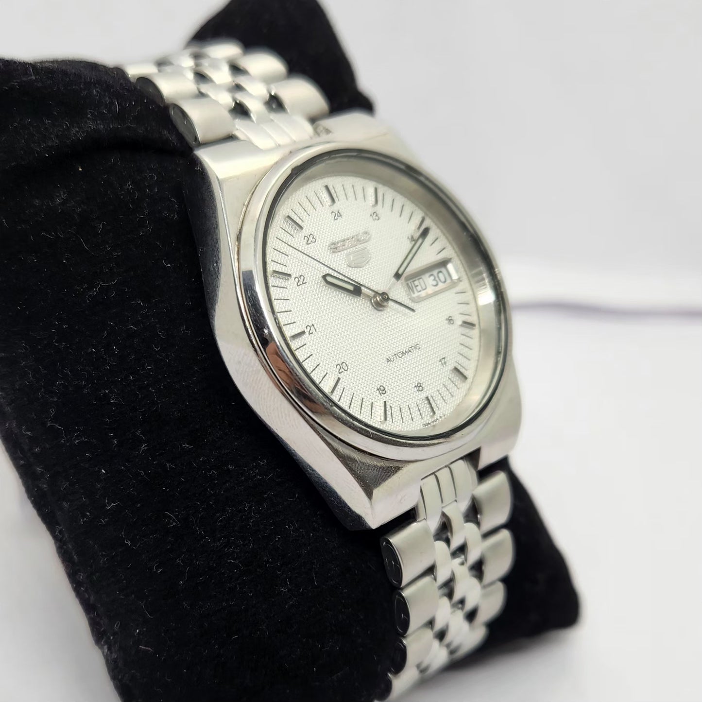 Vintage 1997 Original Seiko 5 Automatic 7S26-8760 Silver face 21 Jewels Day-Date Japanese Men's Wrist Watch OG250