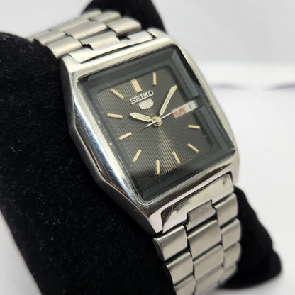 Vintage 1975 Original Seiko 5 Automatic 7019-5170 Black face 21 Jewels Day-Date Japanese Men's Wrist Watch OG257