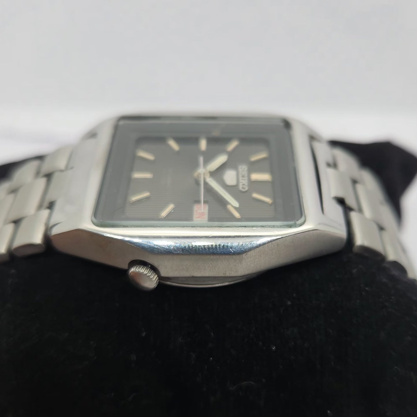 Vintage 1975 Original Seiko 5 Automatic 7019-5170 Black face 21 Jewels Day-Date Japanese Men's Wrist Watch OG257