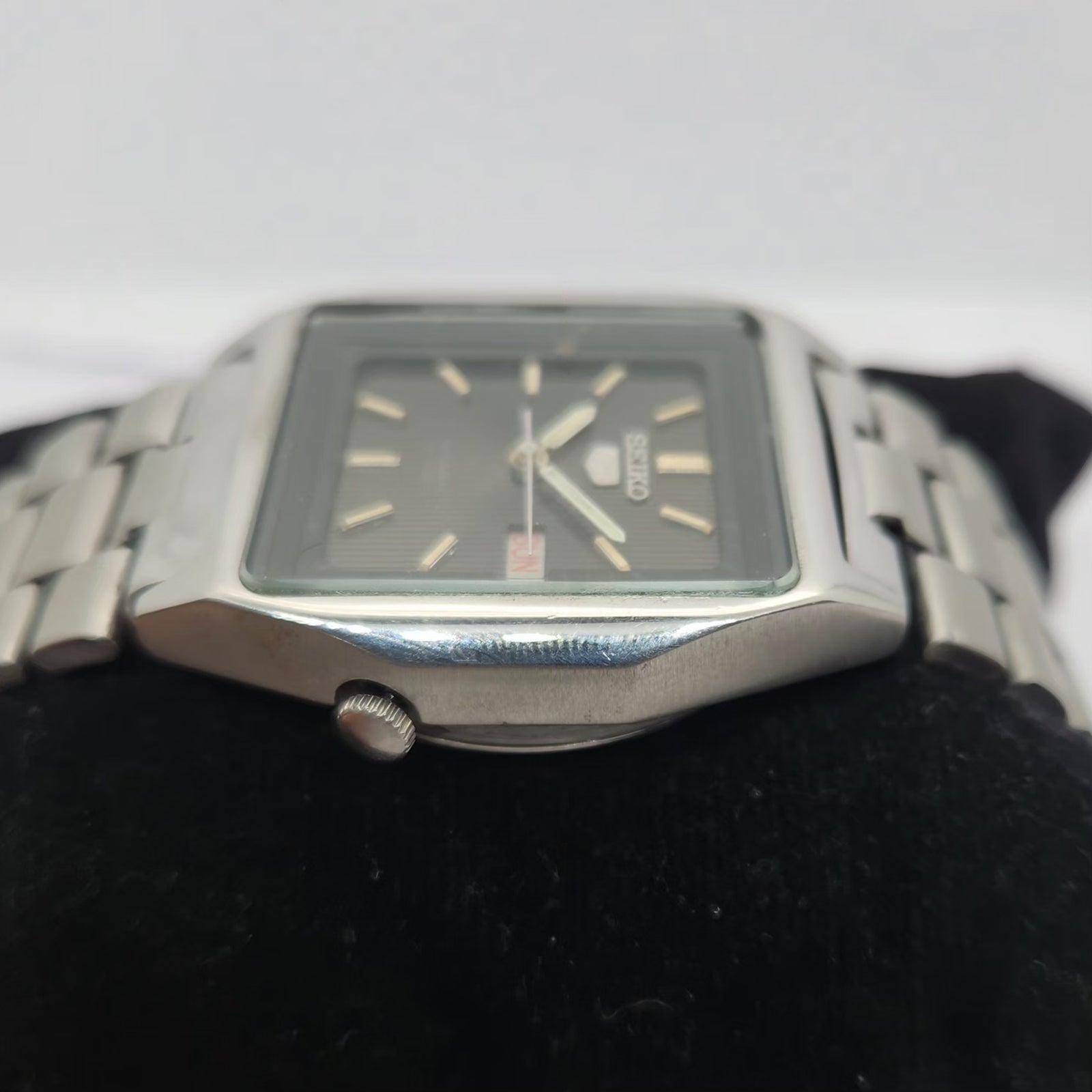 Vintage 1975 Original Seiko 5 Automatic 7019-5170 Black face 21 Jewels Day-Date Japanese Men's Wrist Watch OG257