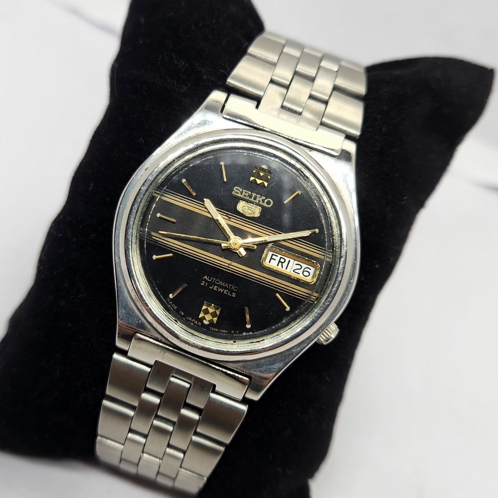 Vintage 1997 Original Seiko 5 Automatic 7S26-3180 Black face 21 Jewels Day-Date Japanese Men's Wrist Watch OG259