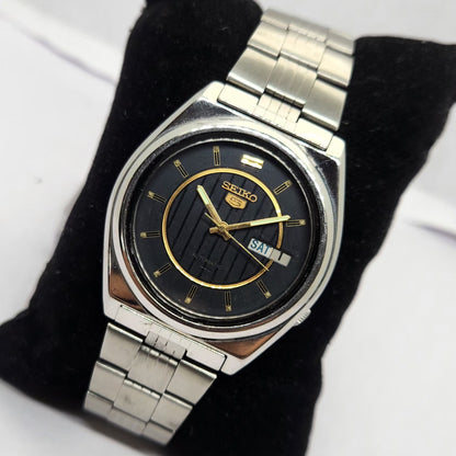 Vintage 1974 Original Seiko 5 Automatic 7019-8180 Black face 21 Jewels Day-Date Japanese Men's Wrist Watch OG261