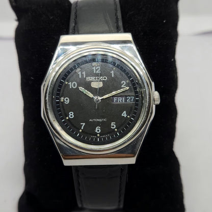 Vintage 1984 Original Seiko 5 Automatic 6309-8820 Black face 17 Jewels Day-Date Japanese Men's Wrist Watch OG264