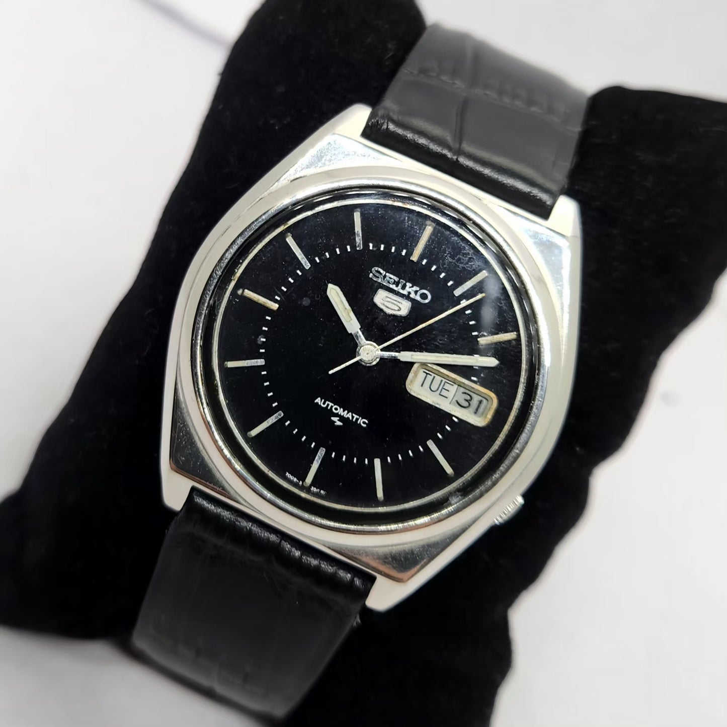Vintage 1985 Original Seiko 5 Automatic 7009-3041 Black face 17 Jewels Day-Date Japanese Men's Wrist Watch OG268