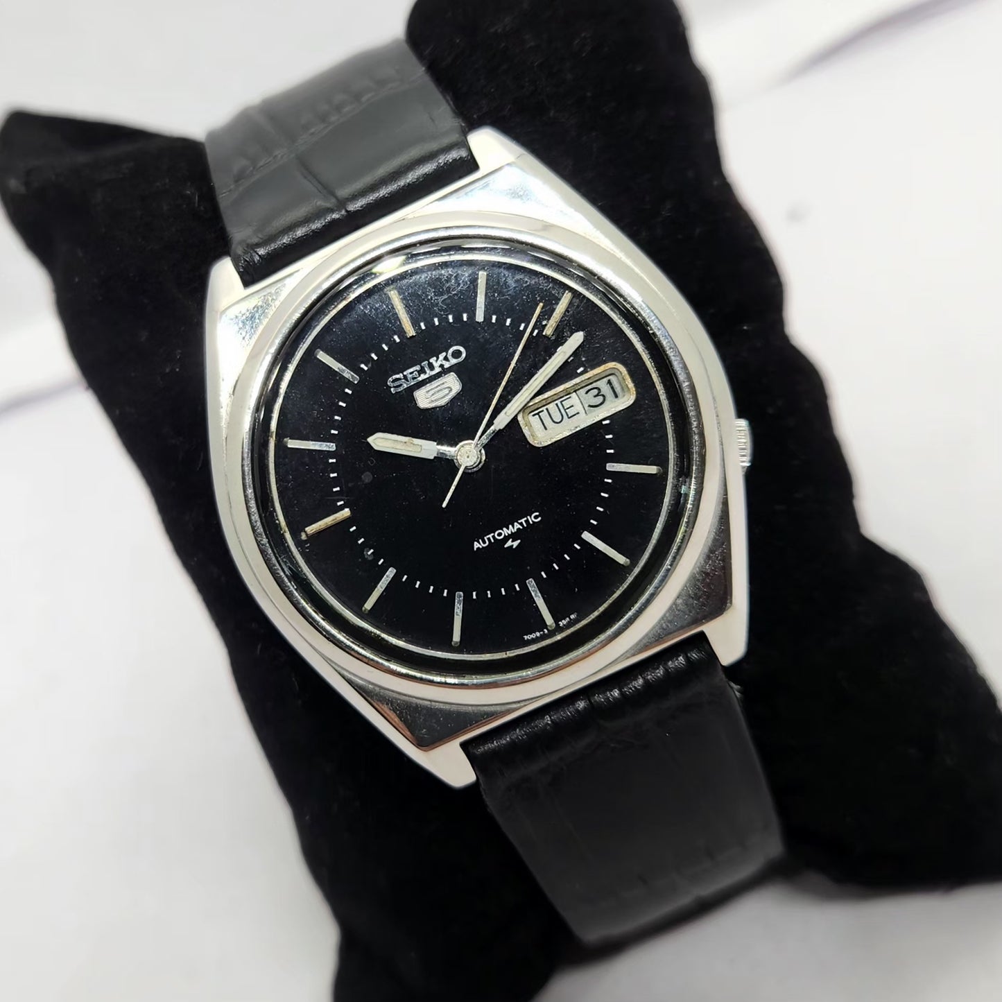 Vintage 1985 Original Seiko 5 Automatic 7009-3041 Black face 17 Jewels Day-Date Japanese Men's Wrist Watch OG268