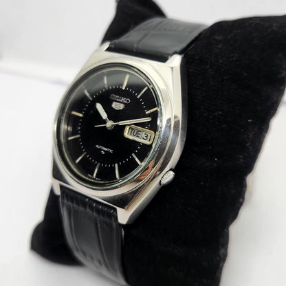 Vintage 1985 Original Seiko 5 Automatic 7009-3041 Black face 17 Jewels Day-Date Japanese Men's Wrist Watch OG268